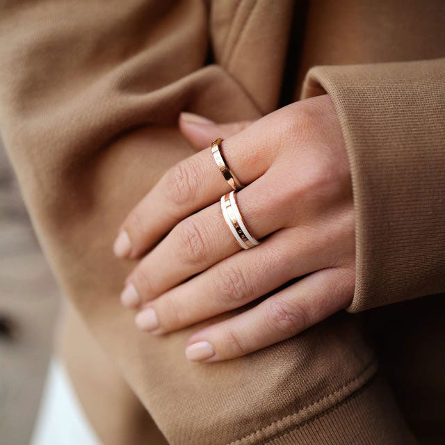 Стальное кольцо Daniel Wellington Classic-Ring-Satin-White-RG с эмалью