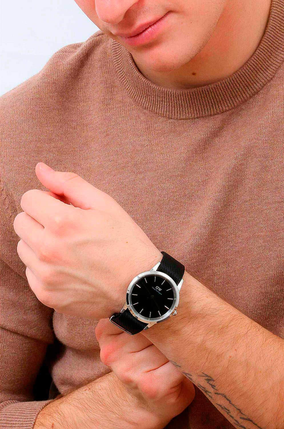Наручные часы Daniel Wellington Iconic 40 Black Nato S Black