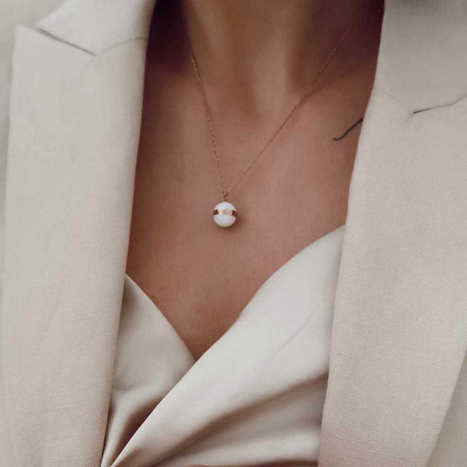 Подвеска из керамики на цепочке Daniel Wellington Aspiration-Necklace-Satin-White-RG