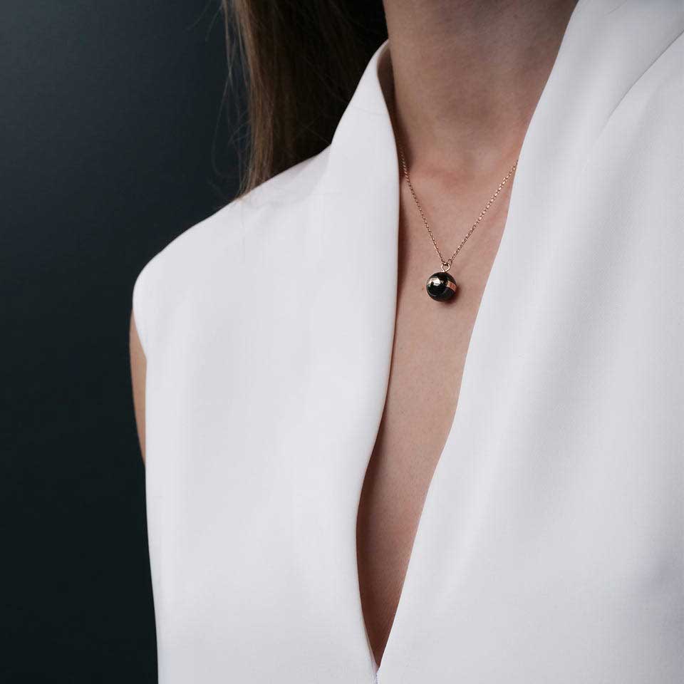 Подвеска из керамики на цепочке Daniel Wellington Aspiration-Necklace-Black-RG