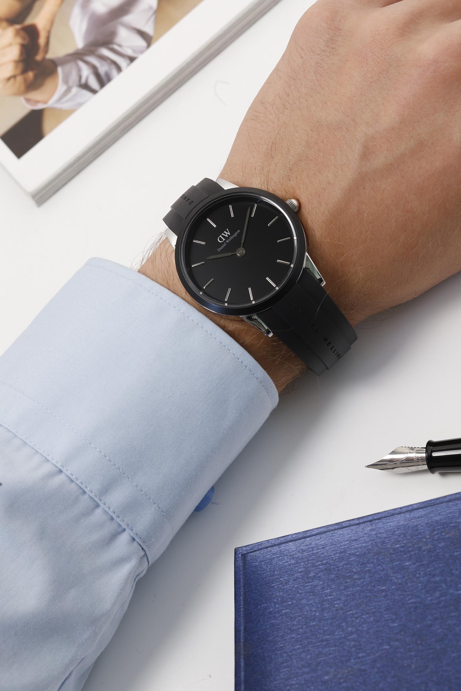 Наручные часы Daniel Wellington Iconic Motion (10 ATM) 40 S Black